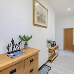 Sea View Penthouse - Regency Mansion *