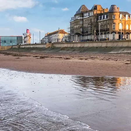 Sea View Penthouse - Regency Mansion *