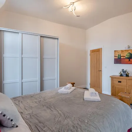 Sea View Penthouse - Regency Mansion